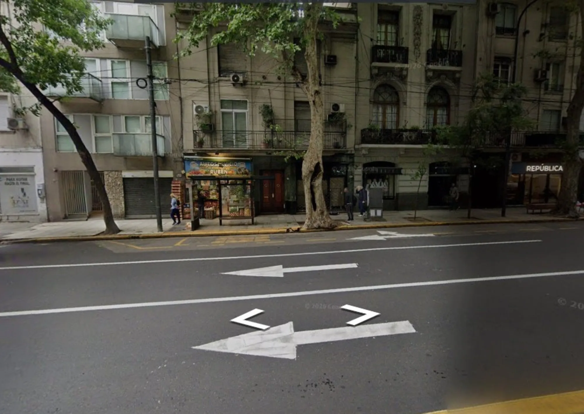 Encontraron a una mujer muerta y a otra desvanecida en un departamento de Recoleta