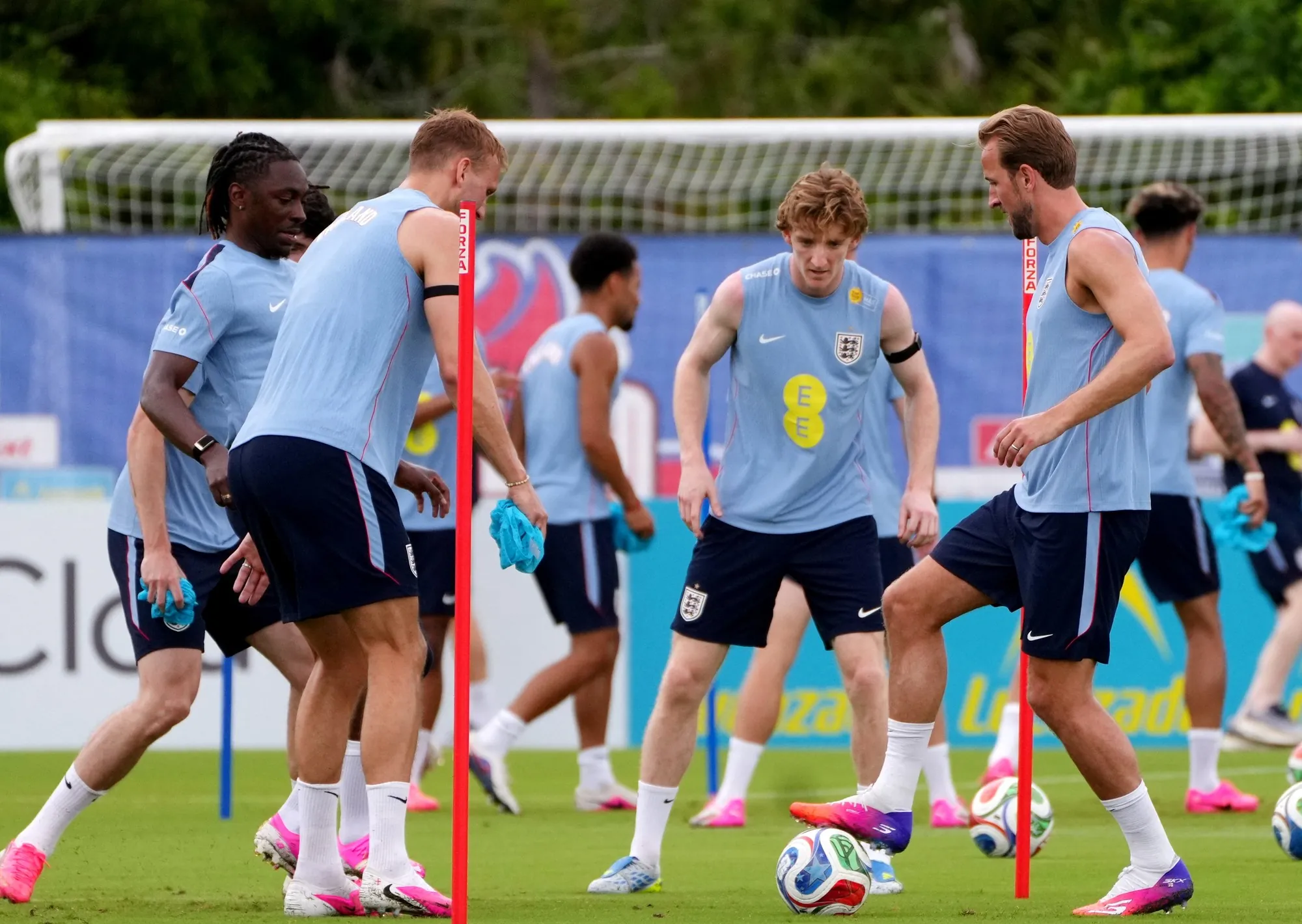 Desvalijaron a la Selección de Inglaterra horas antes de debutar en el Mundial: tendrá que comprar botines de urgencia para jugar