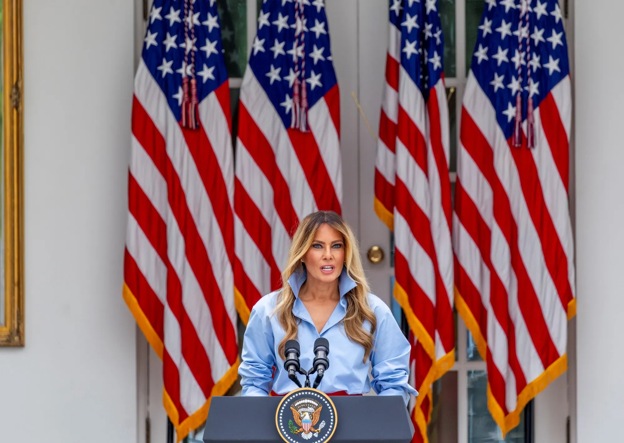 Después de un mes, Melania reapareció en medio de las especulaciones sobre la cercana relación de Trump y su asistente