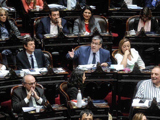 El peronismo hizo catarsis en Diputados: hubo mensaje de unidad y resignaciГіn por el Presupuesto