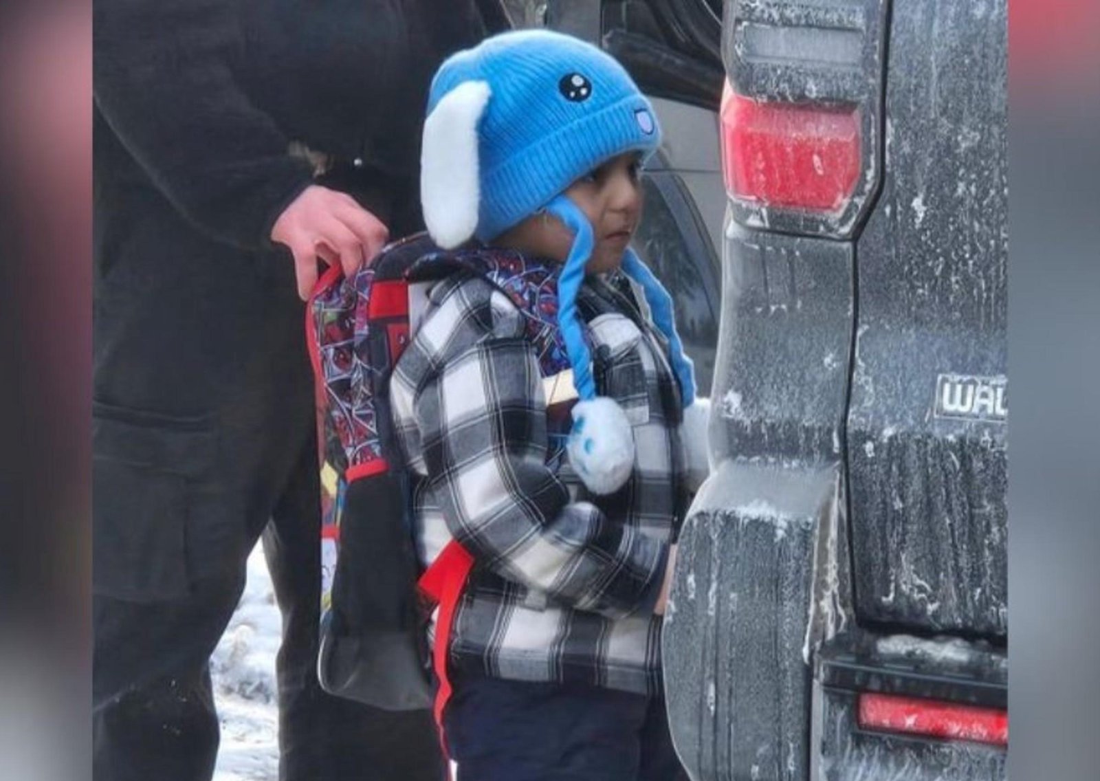 El niño ecuatoriano y su padre detenidos por el ICE en Minneapolis serán liberados por orden de un juez de Texas