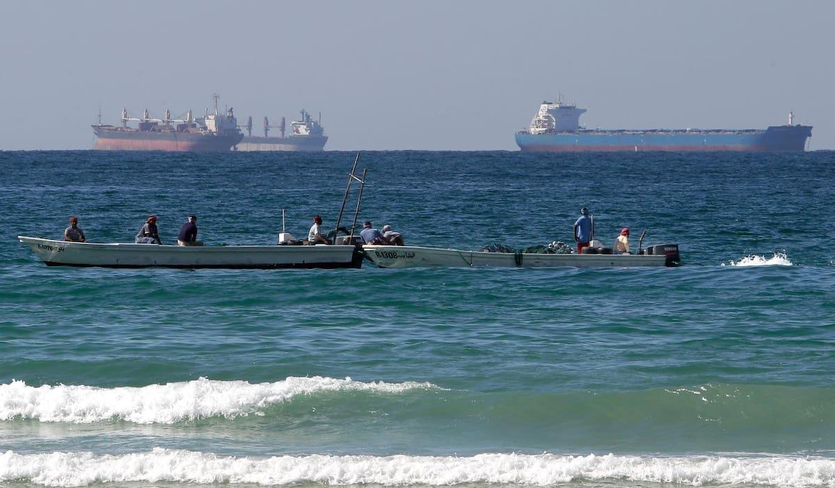 Fuerte alza en el petróleo luego que ataques en Oriente Medio afectan el suministro mundial