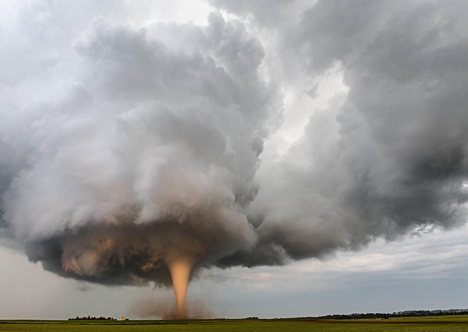 Alerta de tornados que amenazan varias ciudades de EE.UU.: pronóstico urgente de tormentas severas, granizos e inundaciones
