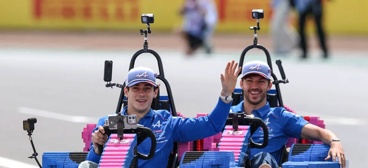 Las perlitas de la insólita carrera de autos Lego antes del GP de Gran Bretaña de F1: la maniobra de Colapinto y un ganador inesperado