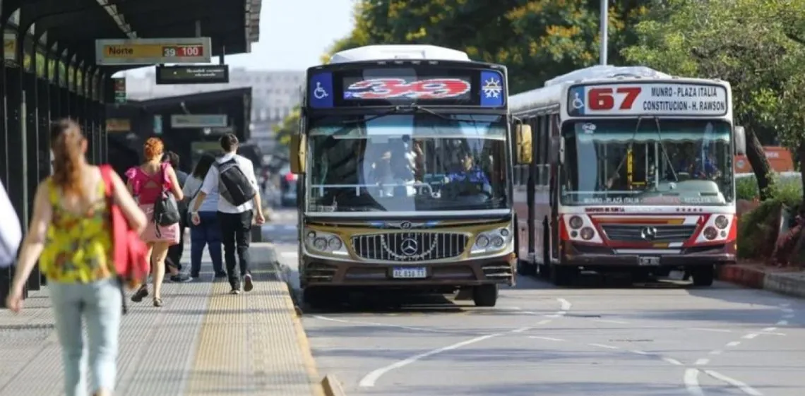 La UTA llegó a un acuerdo salarial con los empresarios y no habrá paro de colectivos: cuánto cobrarán los chof...