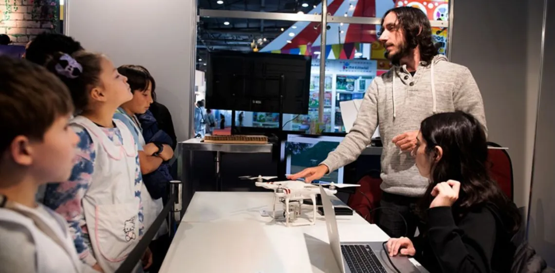 La tecnología y el pensamiento científico dominaron la agenda en la 50° Feria del Libro de Buenos Aires
