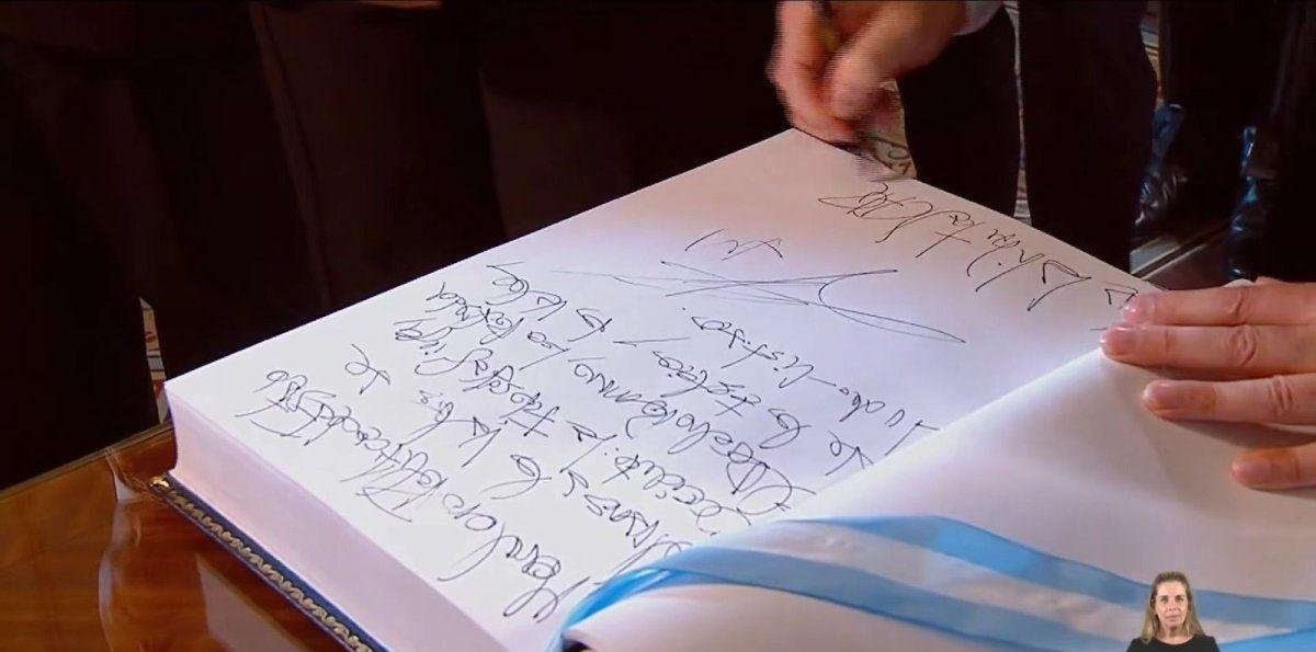 Qué dice el Libro de Honor que firmó Javier Milei en la apertura de sesiones ordinarias