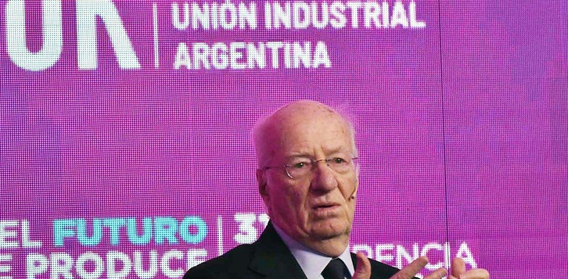 Ahogada en su crisis, la industria evita el choque político con Milei para sostener negociaciones y dedicarse a los problemas reales