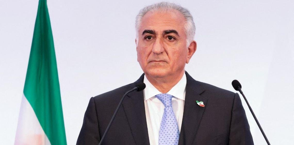 El hijo del Shah de Irán celebró la muerte del "tirano sanguinario" Jameneí y pidió al ejército unirse al pueblo