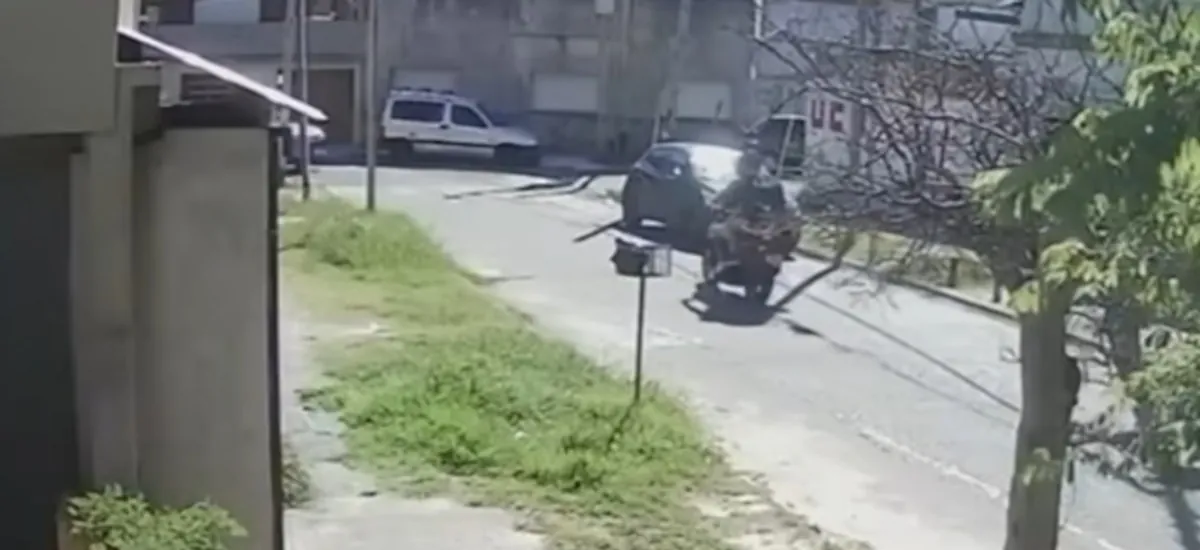 Asesinaron a un policía federal para robarle la moto frente a un supermercado en Lanús