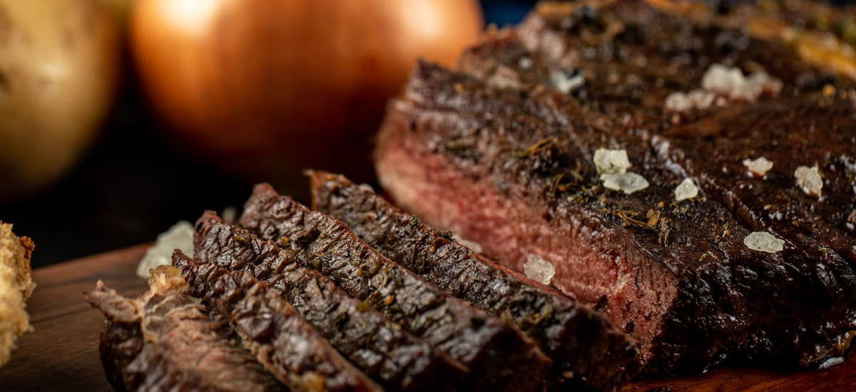 El truco ideal para limpiar la parrilla en minutos y que el asado salga más rico