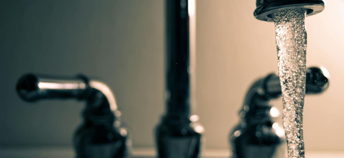 Ante críticas por color, olor y sabor OSE asegura que el agua “es apta para consumo humano” - El Cronista