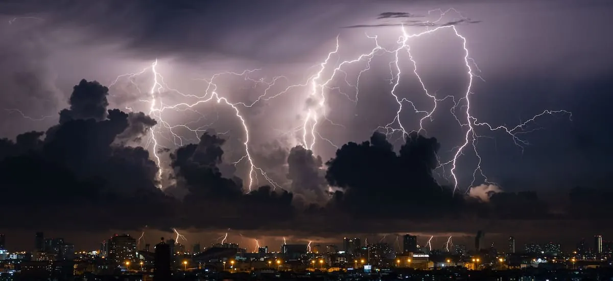 Un “triple muro de agua” con viento polar azotará el país este domingo 15 de marzo: hay alertas por cortes de luz y cancelaciones masivas