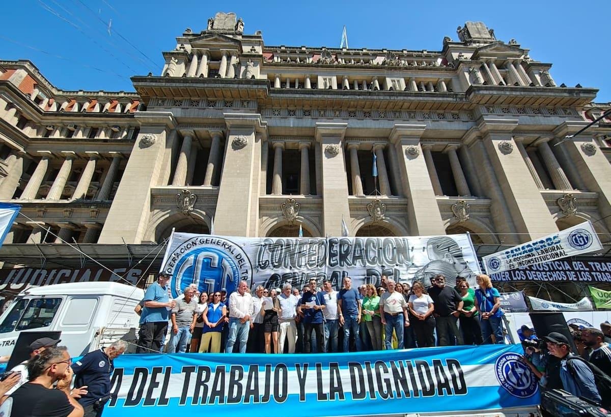 Reforma laboral: la CGT marchó a los Tribunales y busca impugnar la ley