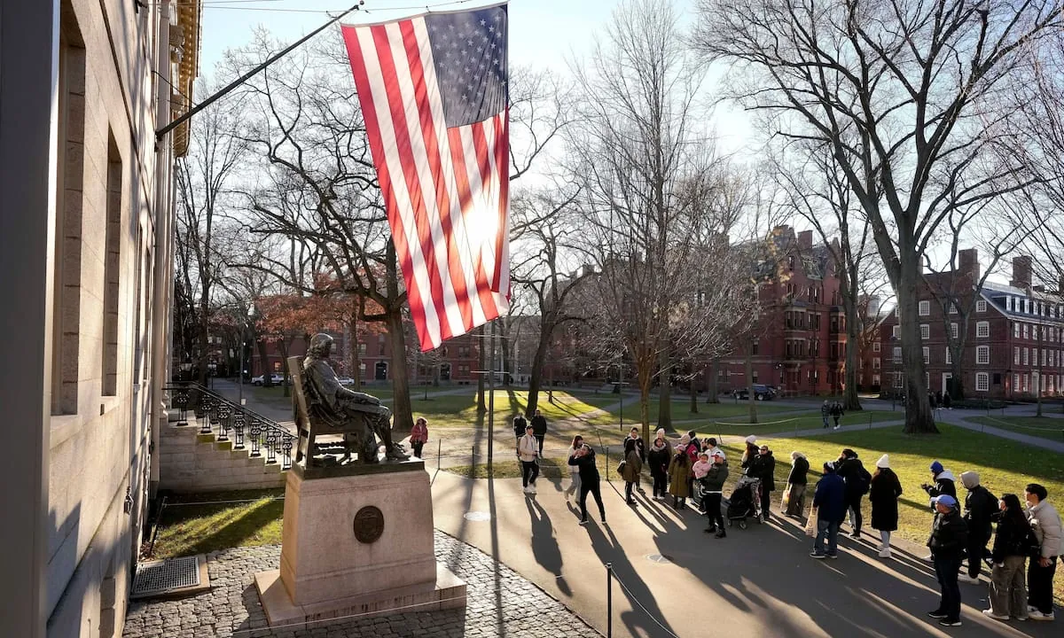 Juez desestima demanda de Trump que alega antisemitismo en Harvard