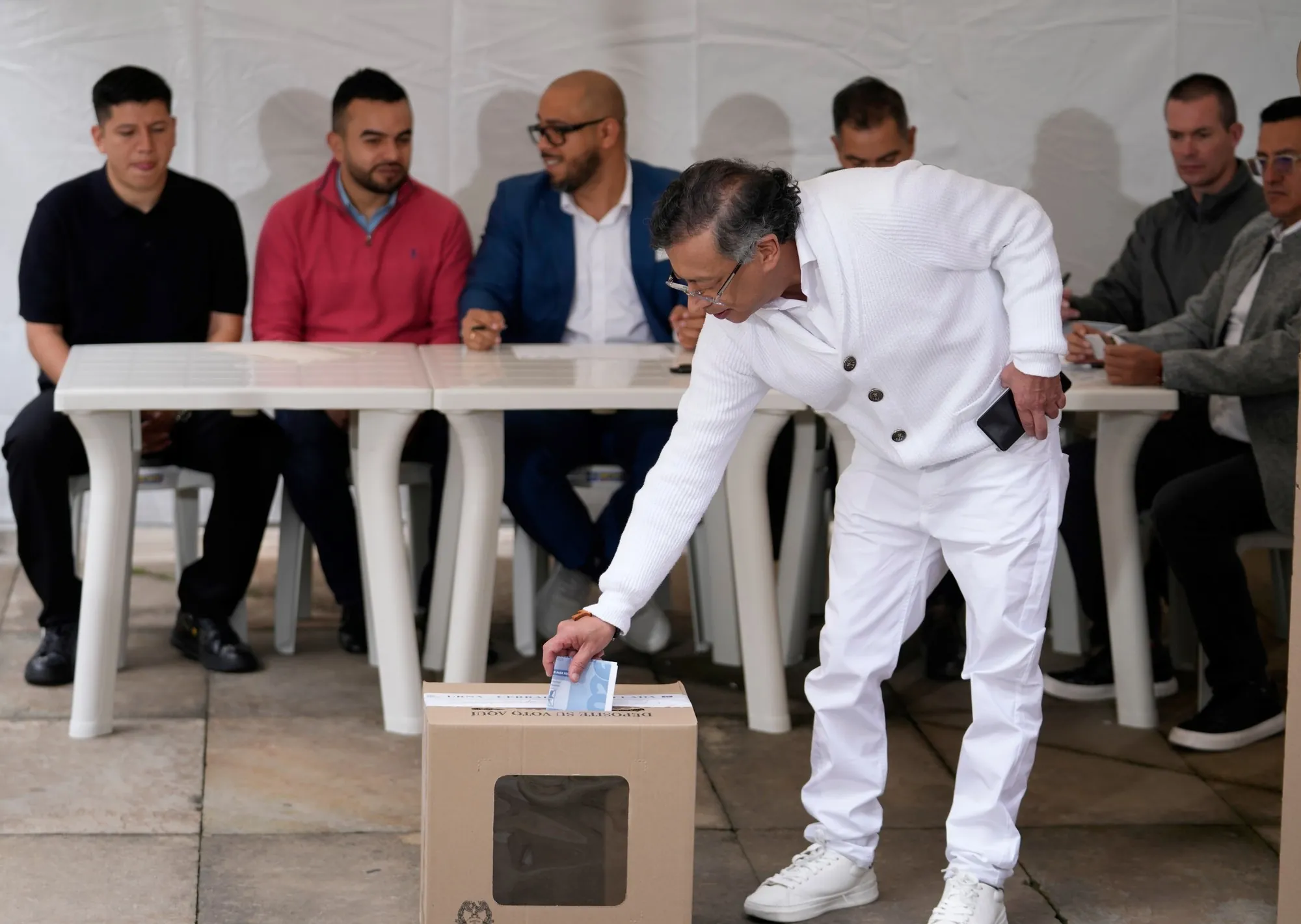 Comenzaron las elecciones en Colombia para elegir al sucesor del presidente Gustavo Petro