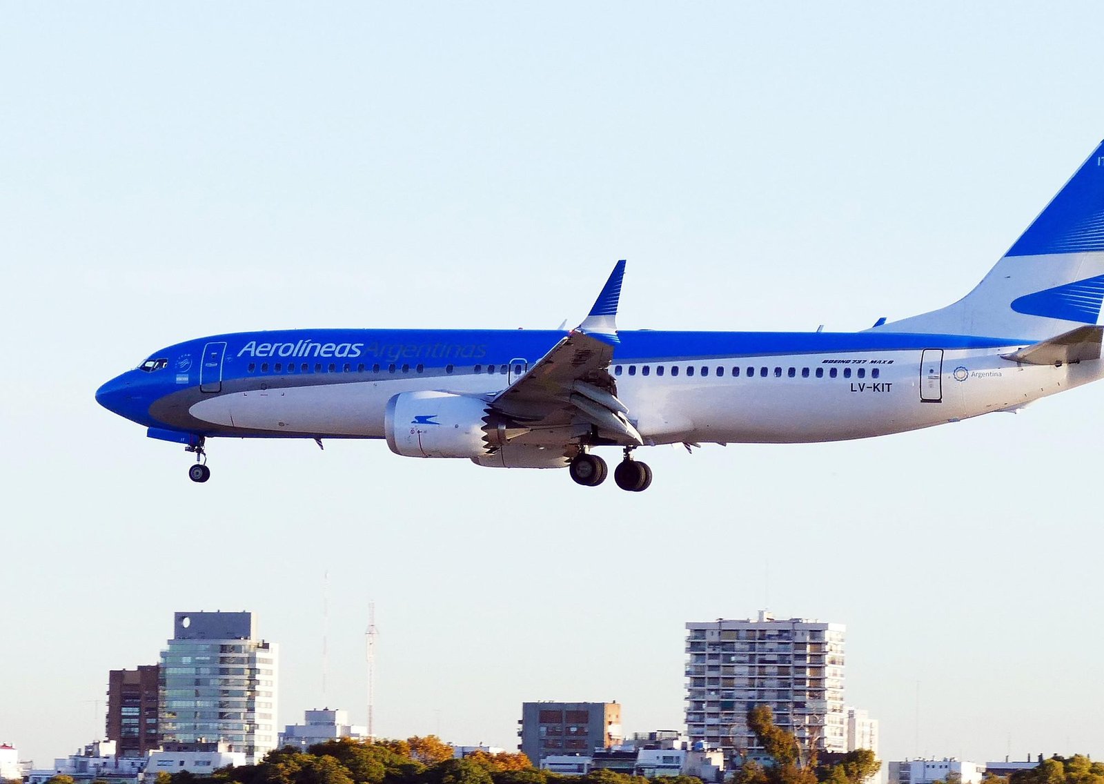 El Gobierno anunció cambios en los viajes oficiales: cómo es el nuevo régimen para los funcionarios