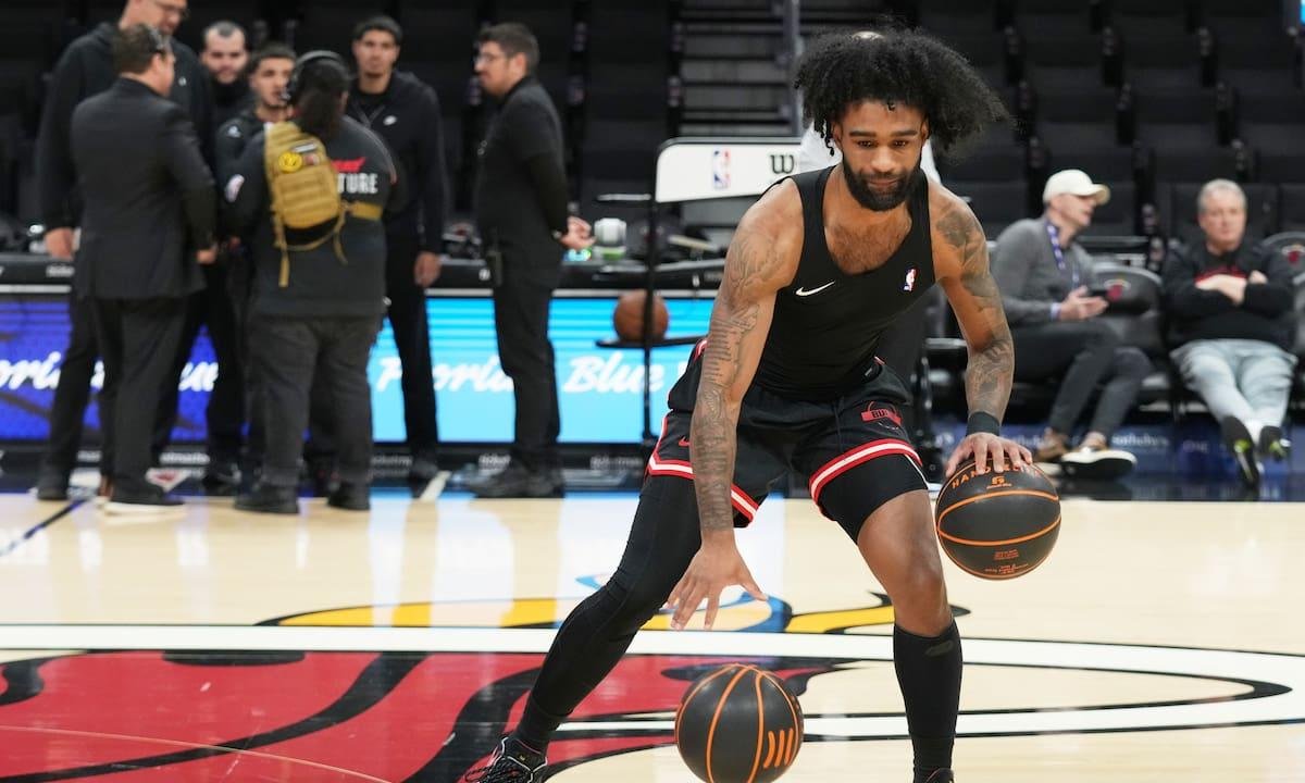 Hornets adquieren a Coby White en intercambio con Bulls, según fuente AP