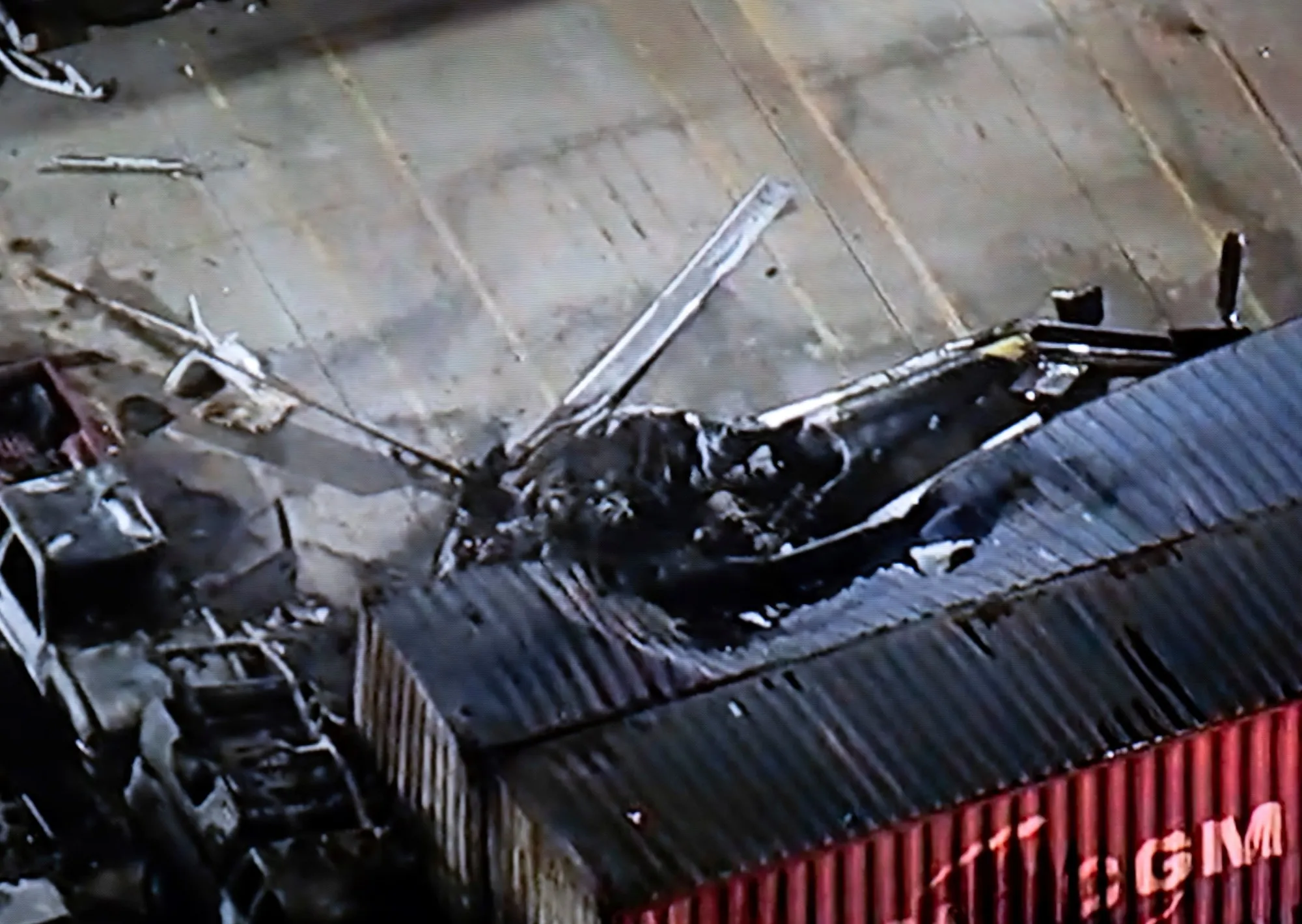 Un helicóptero de un canal de noticias se estrelló mientras cubría un choque y hay al menos tres muertos