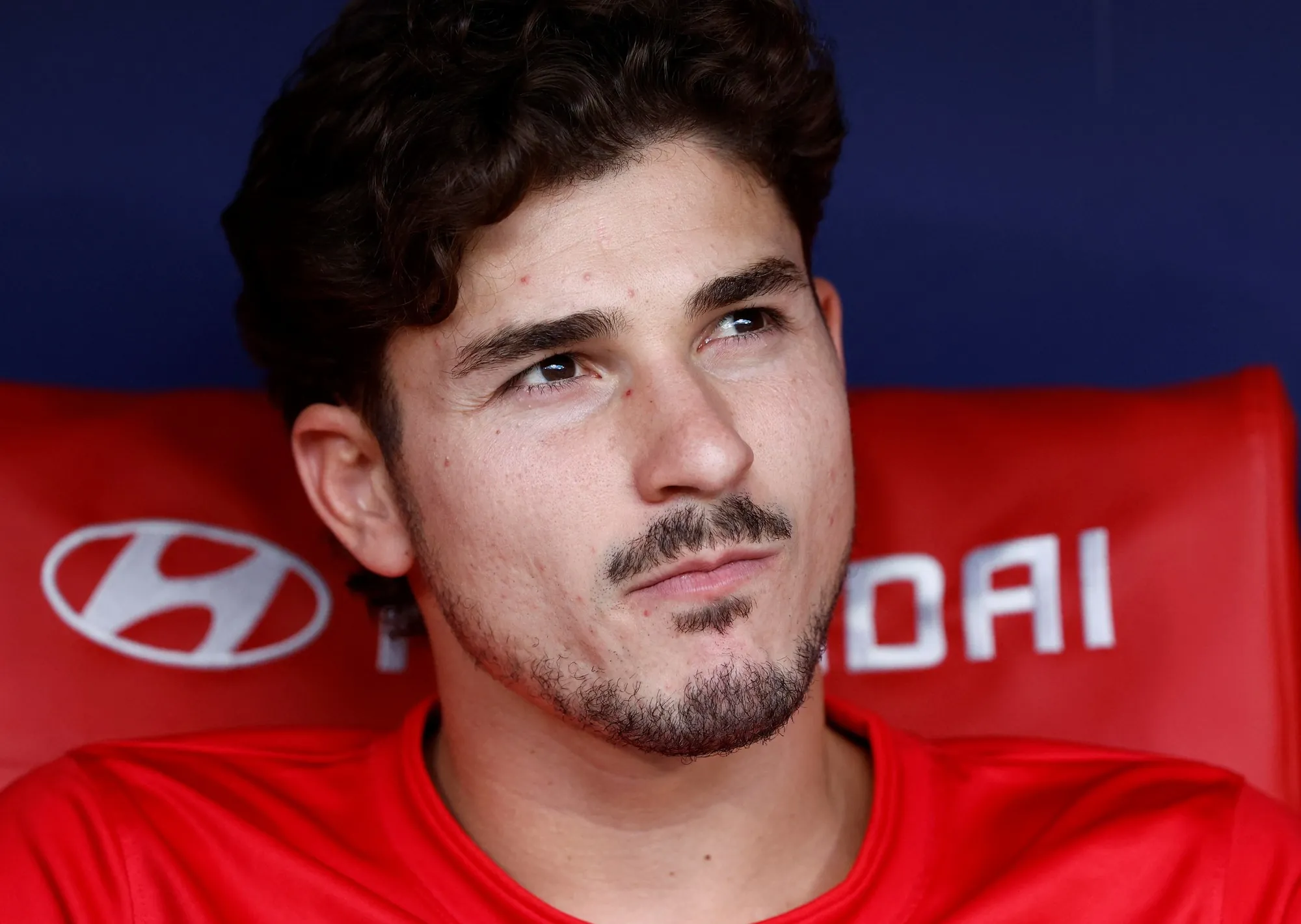 Sigue el calvario de Julián Alvarez en el Atlético de Madrid: faltó a la práctica "por una indisposición" y reapareció el Arsenal