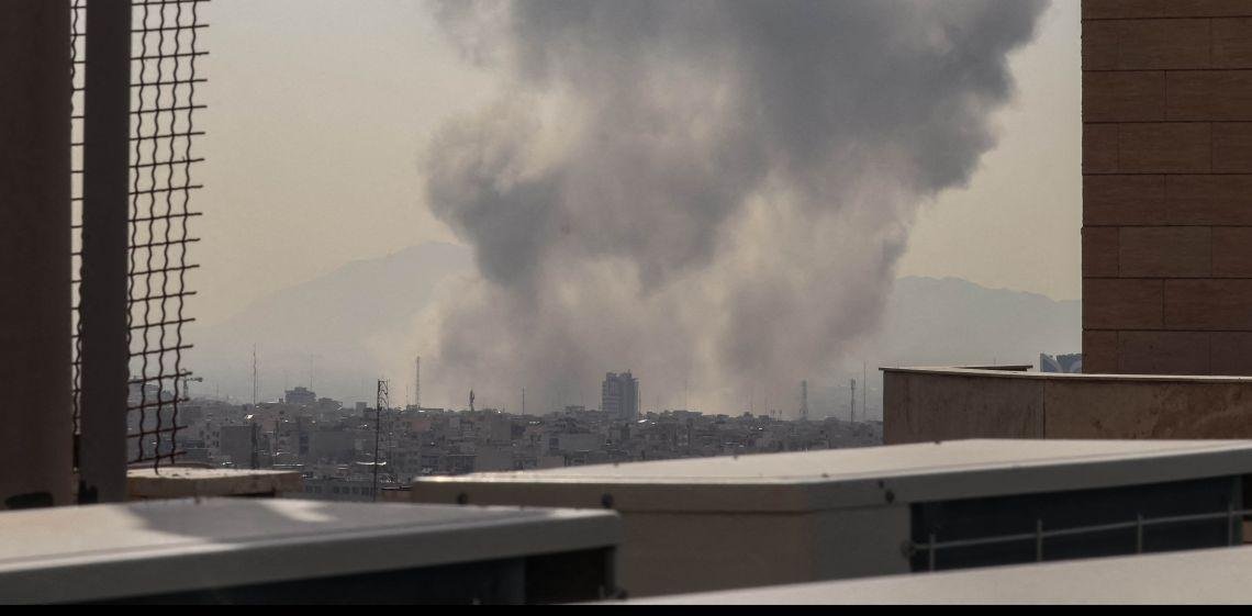 Estados Unidos e Israel bombardean Irán