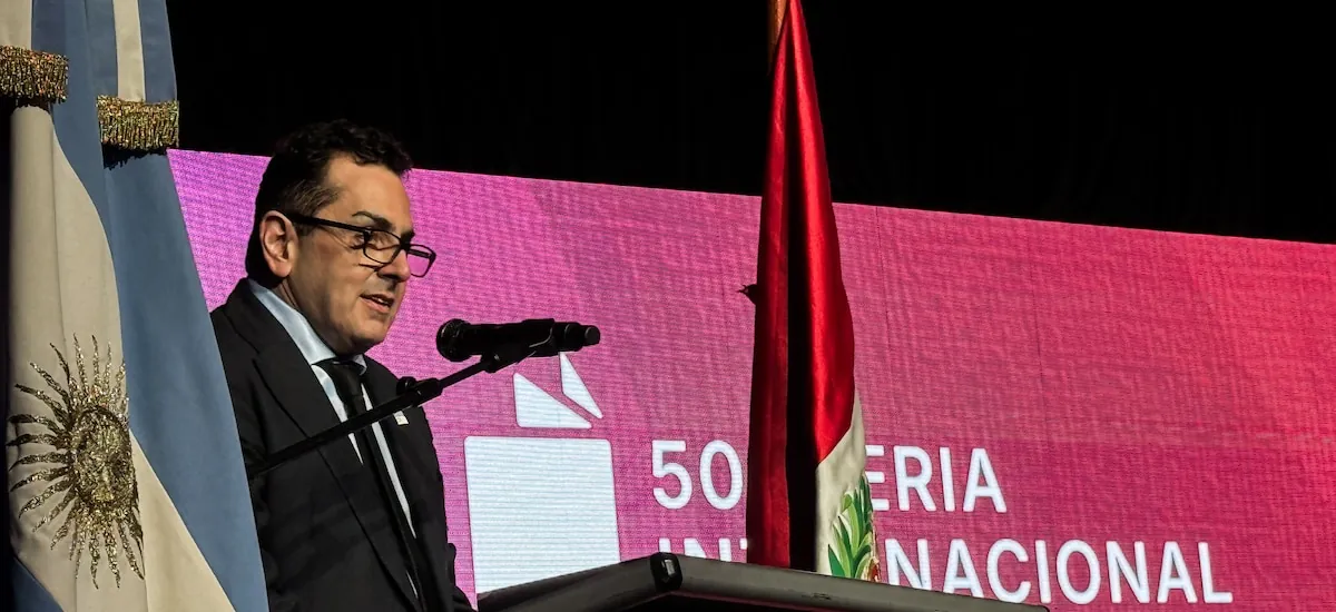 Abuchearon al secretario de Cultura en la Feria del Libro y el funcionario contestó: “¿Quién arregló lo de YPF, ustedes o Milei?”