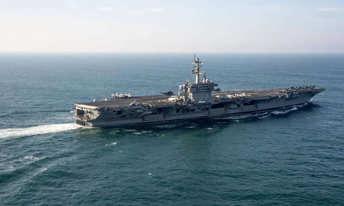 El portaaviones USS Washington llega a Oriente Medio y releva al Lincoln tras largo despliegue