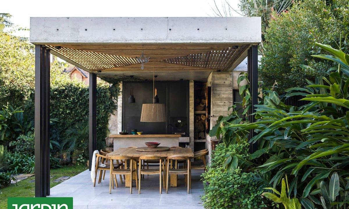 Quinchos verdes: cómo transformar espacios rígidos y secos en oasis botánicos