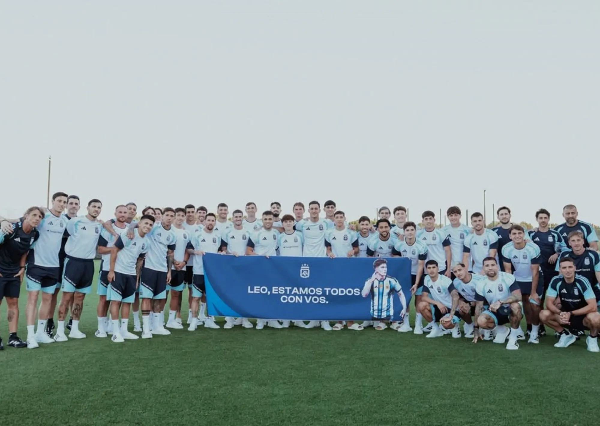 La Selección Argentina ya está lista para el debut contra Argelia en el Mundial 2026: la foto grupal que es cábala y la banca a Leo Balerdi
