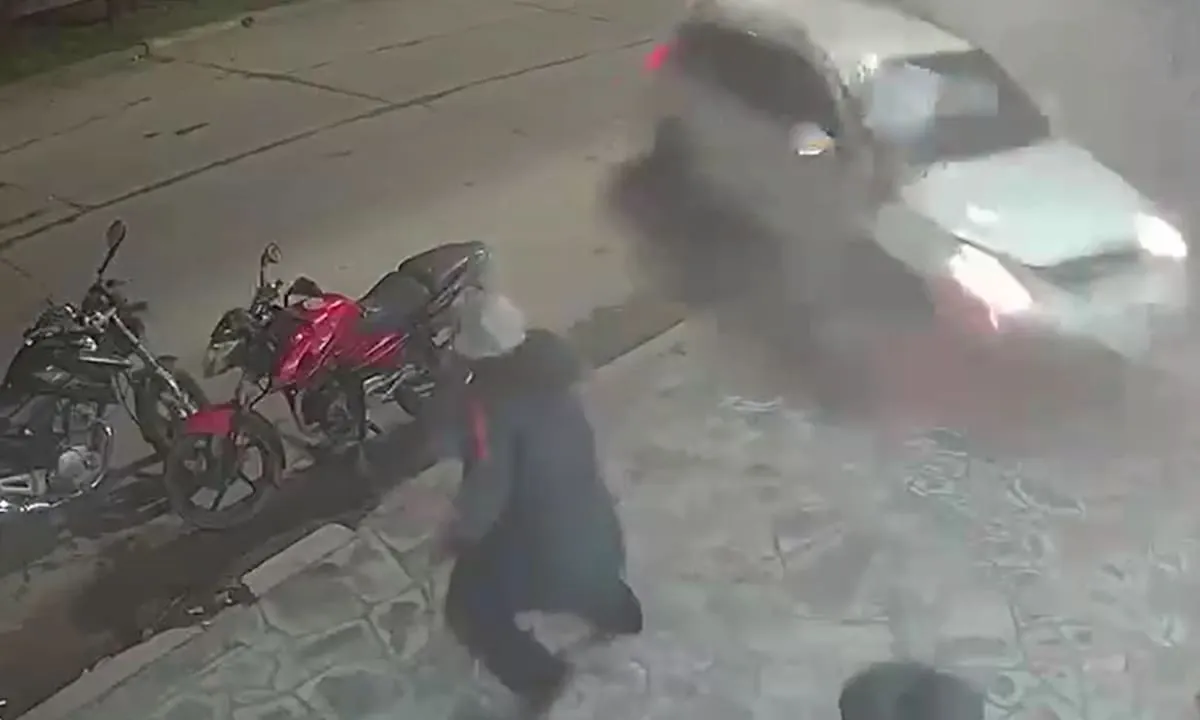 Una camioneta perdió el control e impactó contra un almacén en Mar del Plata: un muerto y cinco heridos