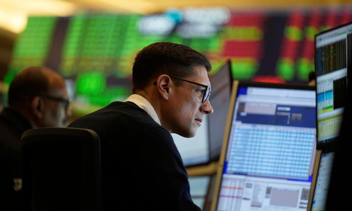 FOREX-El dólar se mantiene estable y el yen se debilita antes de las elecciones en Japón