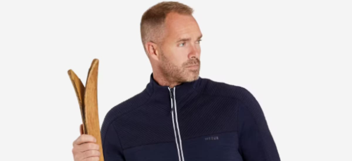 Esta chaqueta polar de Decathlon es ideal para esquiar: protege de la nieve y el frío extremo