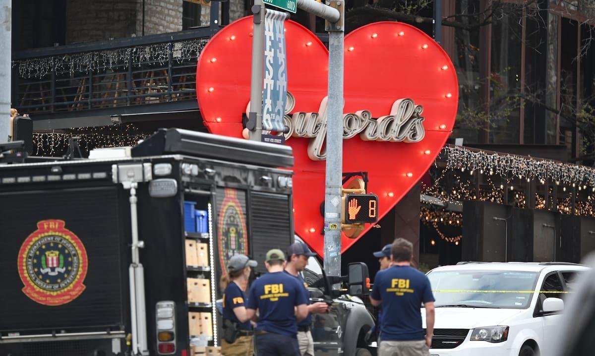 Tiroteo en bar de Texas deja 3 muertos y 14 heridos; FBI investiga posible terrorismo