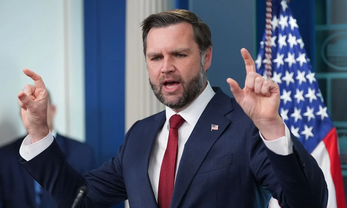 Vance dice que la lucha contra Irán no es una "guerra" mientras Trump lidia con conflicto impopular