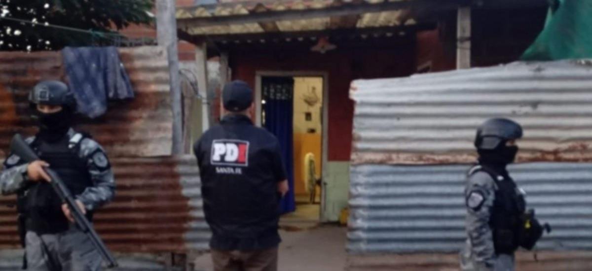 Detuvieron a una mujer por su participación en el ataque a tiros a un supermercado en Rosario