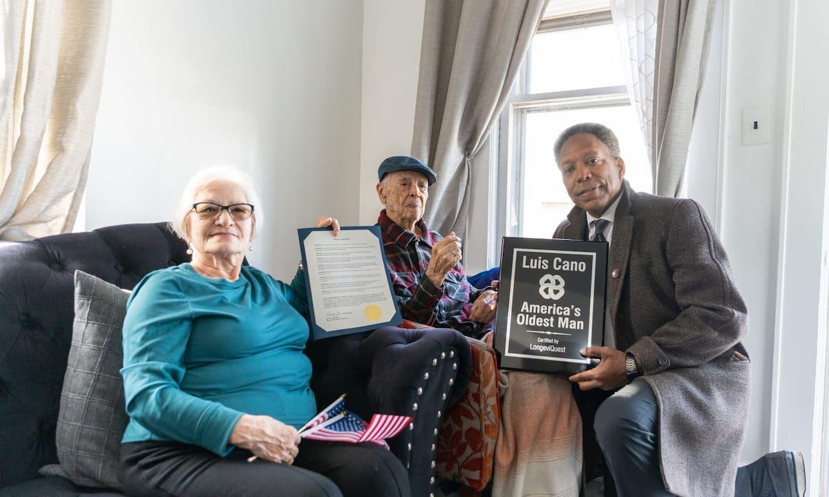 Tiene 111 años y es récord: qué alimentos consume el hombre más longevo de los Estados Unidos