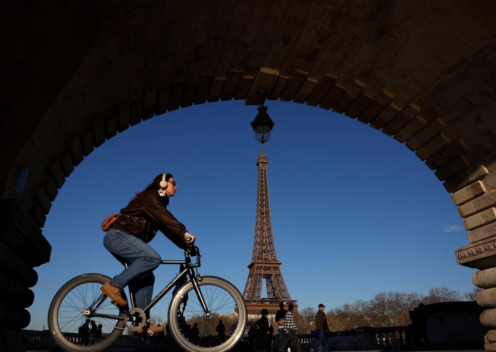 París bajo la sombra de la guerra: el miedo al desabastecimiento y la repatriación masiva de franceses en el Golfo