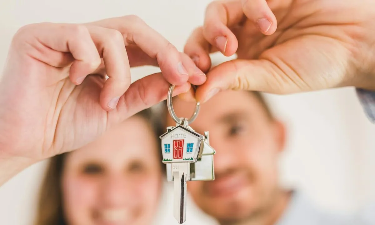 Mudarse al centro de Oakland en 2026: lo que cambia para trabajadores remotos latinos con la nueva ley de vivienda