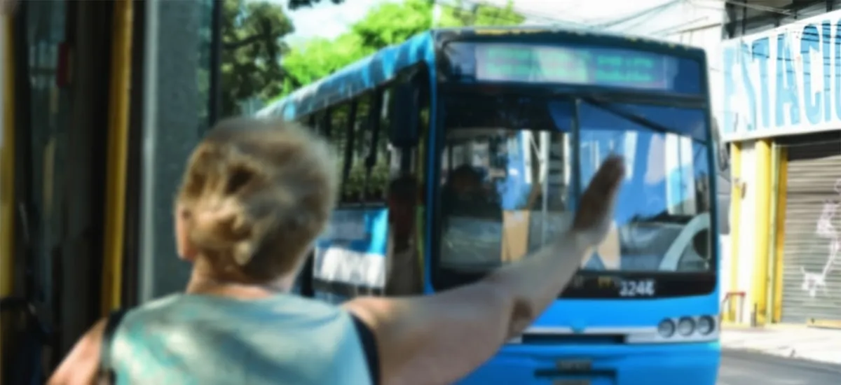 Colectivos en riesgo: empresas advierten por crisis y posibles cancelaciones en el interior