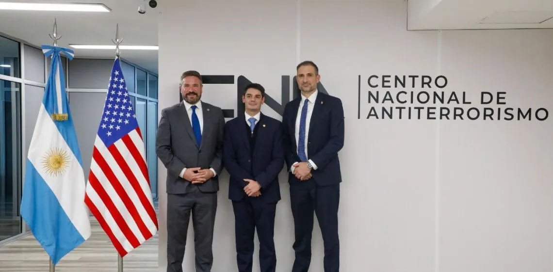 El FBI desembarcó en Argentina con la idea de blindar las fronteras contra el terrorismo junto a la SIDE