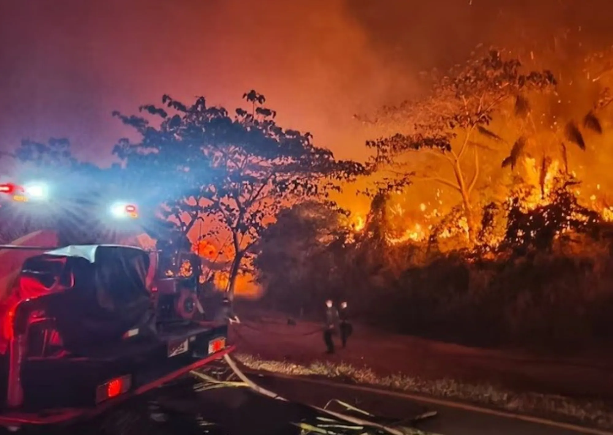 Medellín bajo fuego: enfrenta cuatro incendios forestales simultáneos en distintos puntos de la ciudad