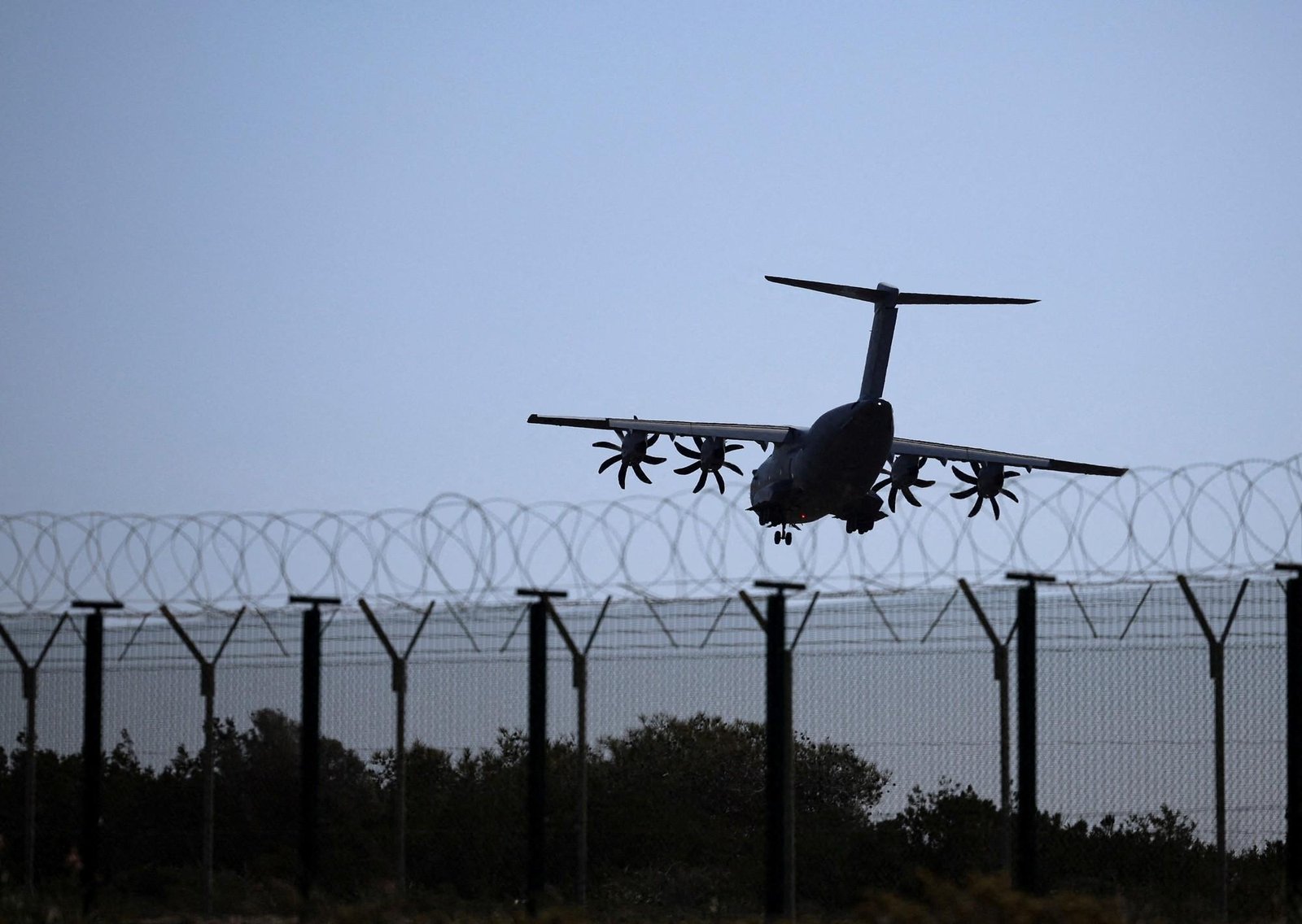 Grave escalada de la guerra: Europa despachó barcos y aviones caza e Irán le advirtió que no se involucre