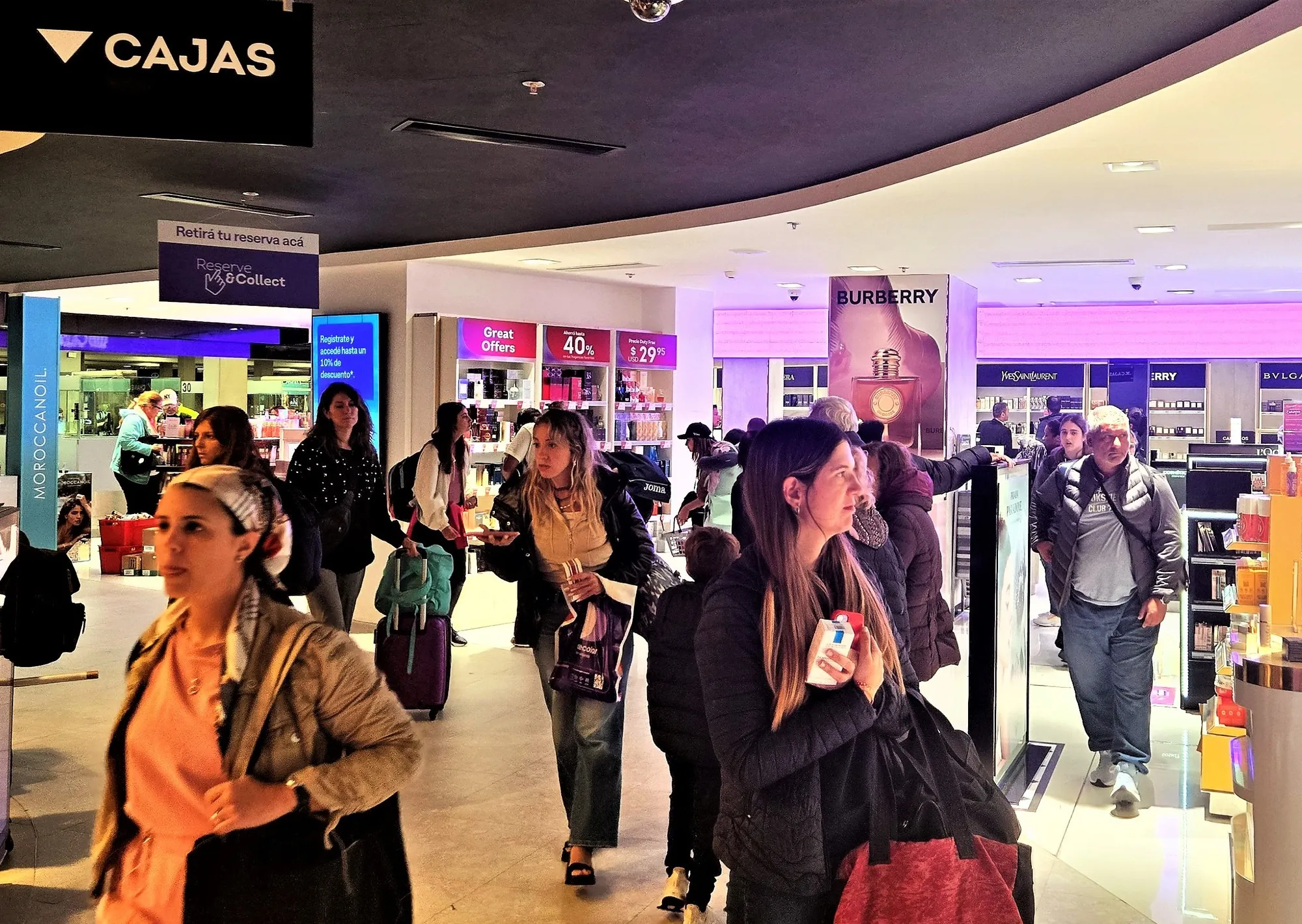 El Gobierno habilitó la instalación de free shops en pasos de frontera terrestres