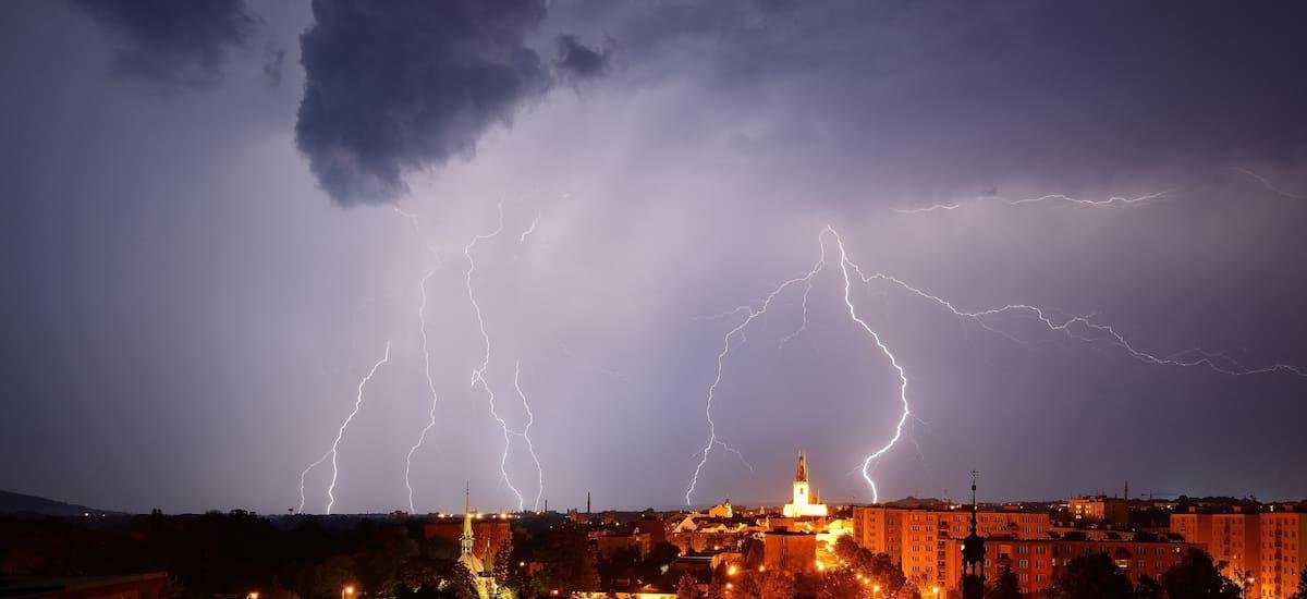 Llega la lluvia negra más intensa de febrero: habrá fuertes ráfagas de viento y posible caída de granizo en estas zonas