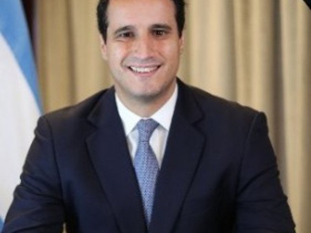 Los detalles ocultos del paso del novio de Ornella Calvete por EconomГ­a: auto con chofer, вЂњmaltratosвЂќ y un supuesto blindaje de Santiago Caputo