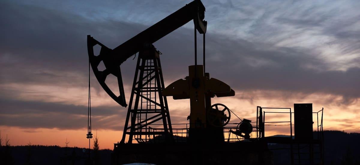 El precio del petróleo sube por tercer día consecutivo tras el cierre del estrecho de Ormuz