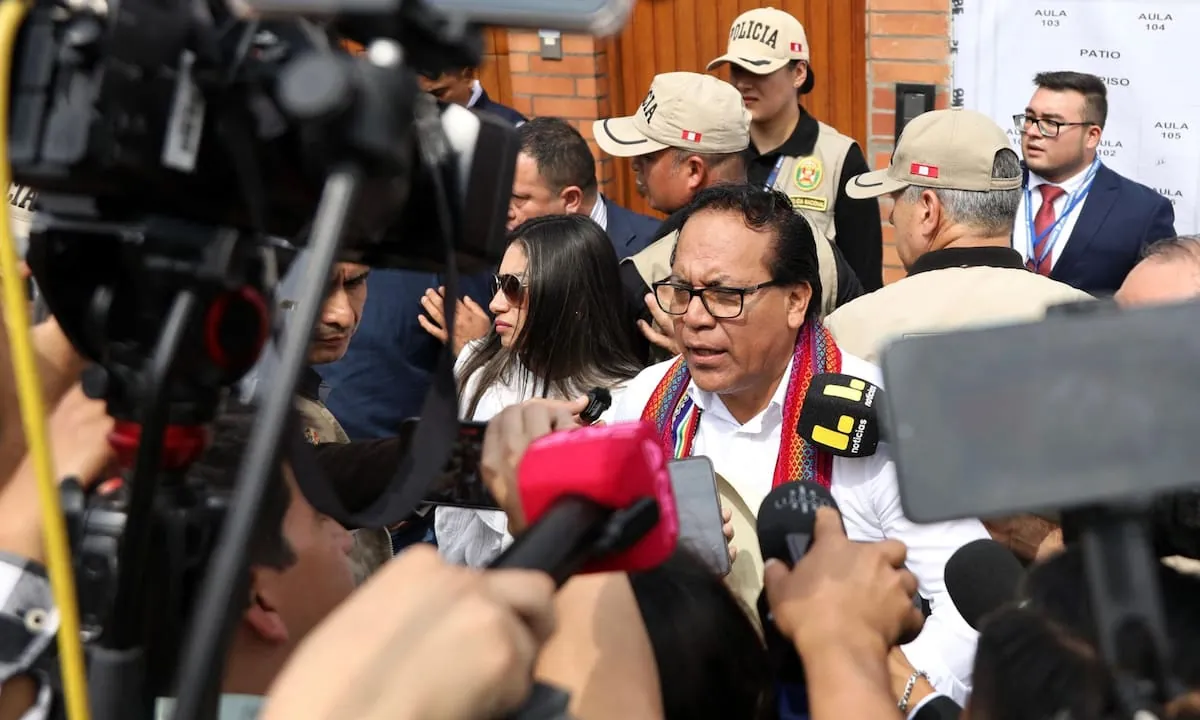Sánchez le propuso a Keiko Fujimori la revisión de “todos los votos” del balotaje en Perú