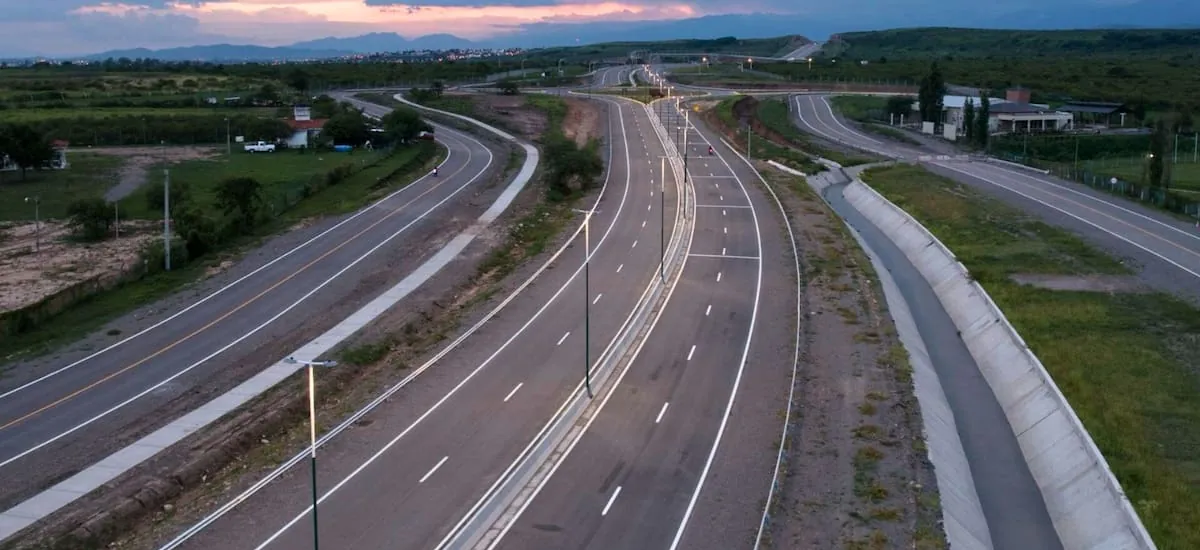 Construyen una carretera que unirá dos ciudades importantes y será la obra más relevante en décadas