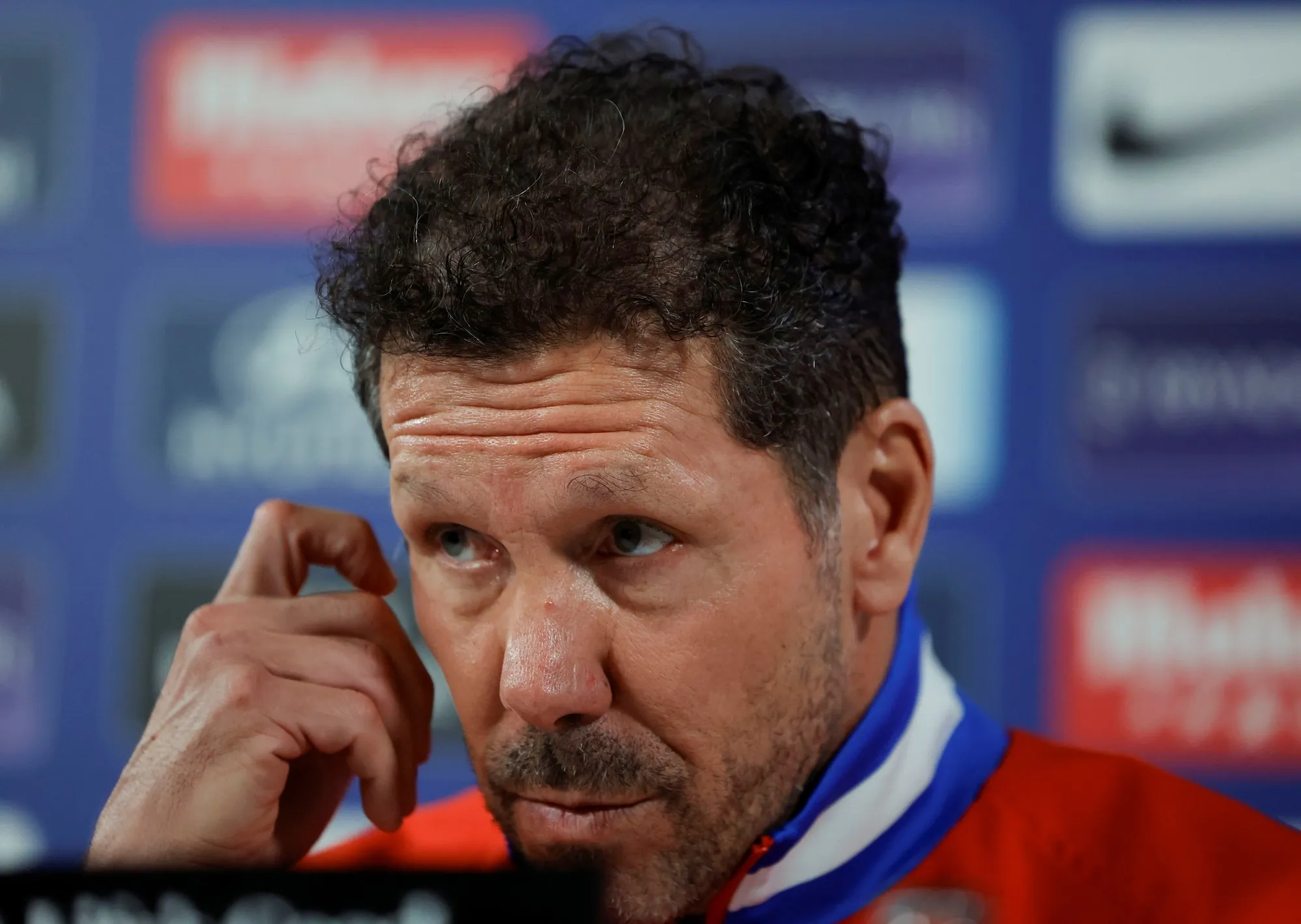 Explosiva y genial reacción del Cholo Simeone ante una pregunta sobre Julián Alvarez: levantó temperatura y terminó sonriendo