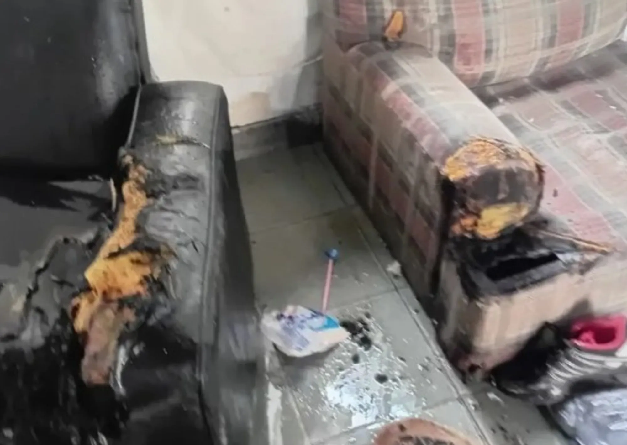 Un mujer denunció que su pareja le tiró agua hirviendo y quiso prender fuego la casa con ella adentro